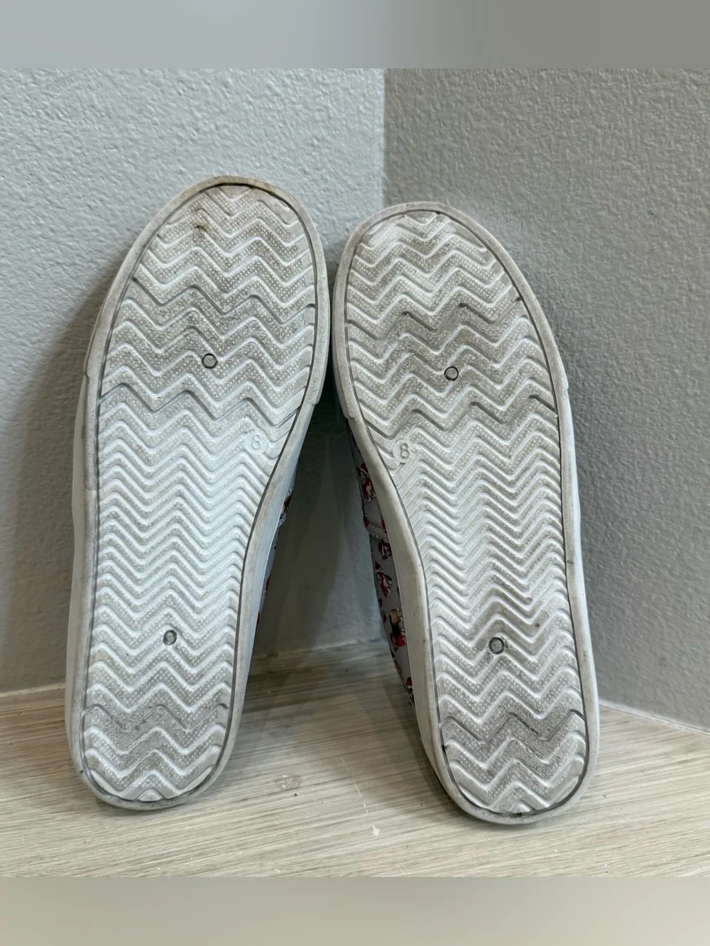 Isaac Mizrahi Corgi Dog Christmas Shoe Women's 8 slip-on sneakers